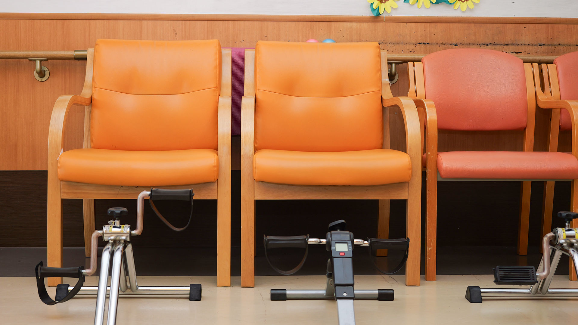 床置きペダル運動器とチェア