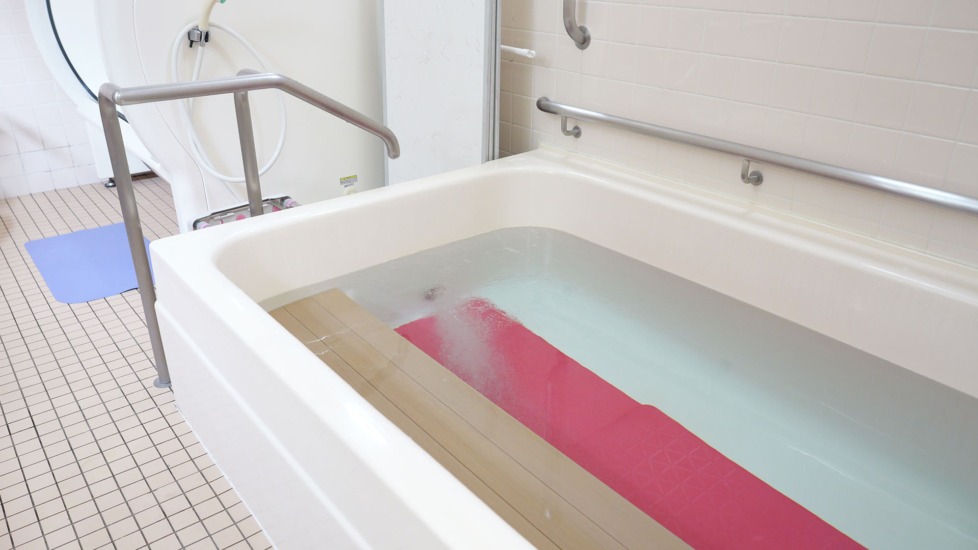 大浴槽(手すり付き)