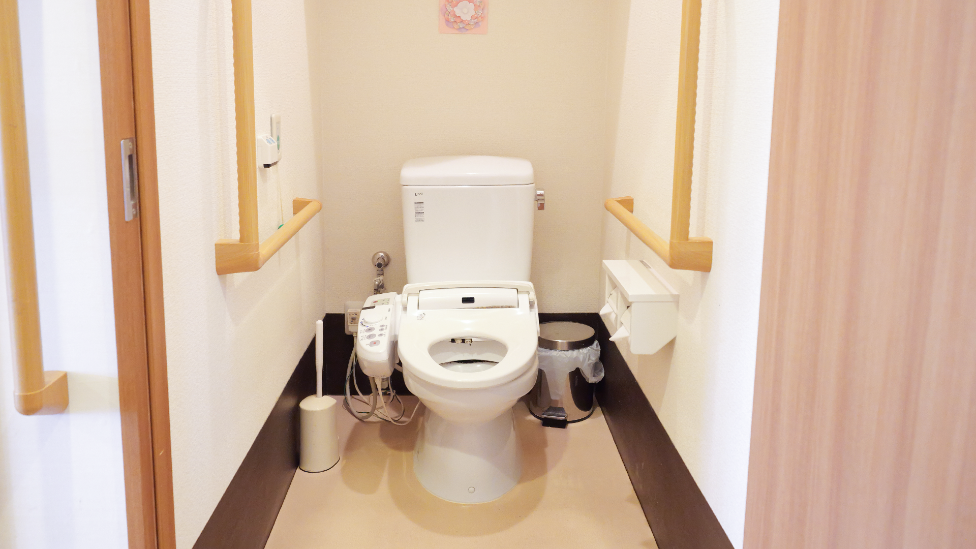 介護対応トイレ個室(両側手すり)